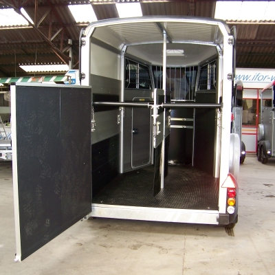 Van 2 places Ifor Williams HBX506 Confort Casier Sellerie